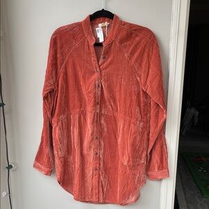 NWT Mystree Crushed Velvet Tunic Button Up